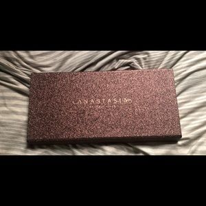 Anastasia Beverly Hills Lip Vault